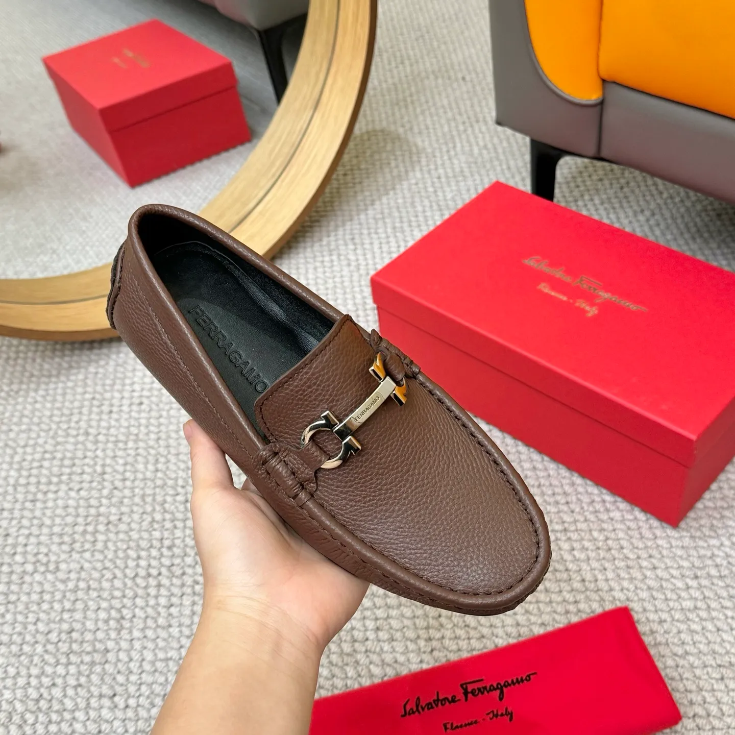 Men's men's shoes 💰420 (Yangli) Ferragamo 〰Ferragamo 2⃣️0⃣️2⃣️5️⃣ New series 👊🏻 Upper 🇮🇹 Italian imported calfskin, original outsole molding. Water-dyed sheepskin lining. The identity of every successful man is set off, and the upper and lower shoes are elegant and stable🚶🏻🚶🏻The high-end custom counter original replica is an eternal classic🔍️Number of codes: 38-46 with counter packaging
